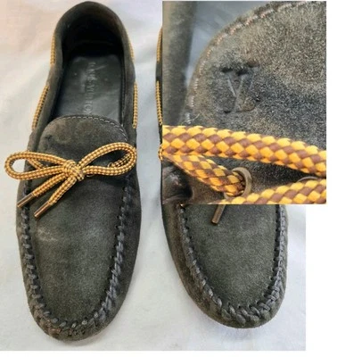*Mocasines mocasines de conducción Louis Vuitton de gamuza verde con logotipo LV para hombre  Foto 1 de 4