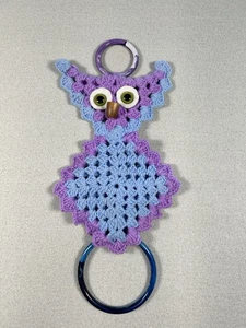 Porta asciugamani gufo all'uncinetto vintage con occhi reali viola blu MCM - Foto 1 di 5
