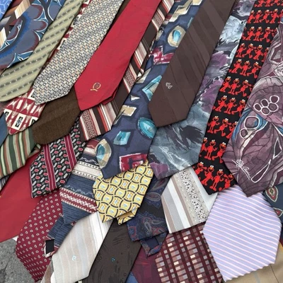 Lote de 100+ corbatas para hombre usables muchas colchas de seda de polietileno calidad artesanal paquete mixto Foto 1 de 4