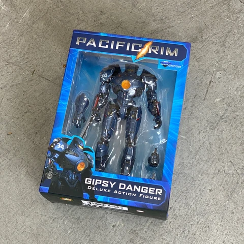 AUG222399: Diamond Select Toys Pacific Rim Gipsy Danger Deluxe Action Figure Cover