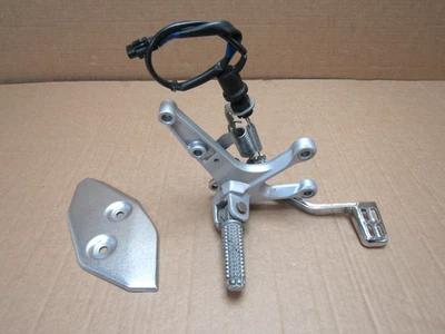 Yamaha YZF R3 ABS 2018 9.375 millas conjunto reposapiés piloto derecho (14905) Foto 1 de 4