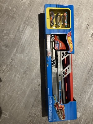 Hot Wheels Blastin' Rig Hauler With 3 Vehicles CDJ19-New L24 - Image 1 of 4