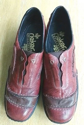 RIEKER SIZE 6 BROWN/RUSSET/ BURGUNDY TEXTURED LEATHER.      A18102725 - Image 1 of 4