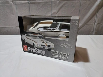 AMT Pro Shop 1969 Hurst Olds 442 1:25 Plastic Model Kit - Image 1 of 3