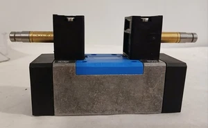 Solenoid valve. FESTO 159681. MN1H-5/3G-D-1-C. NEW. Free Shipping - Foto 1 di 7