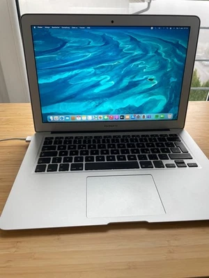 Apple Macbook Air 13'' (Early 2015) -i5, 4GB RAM, 128GB SSD - Bild 1 von 4