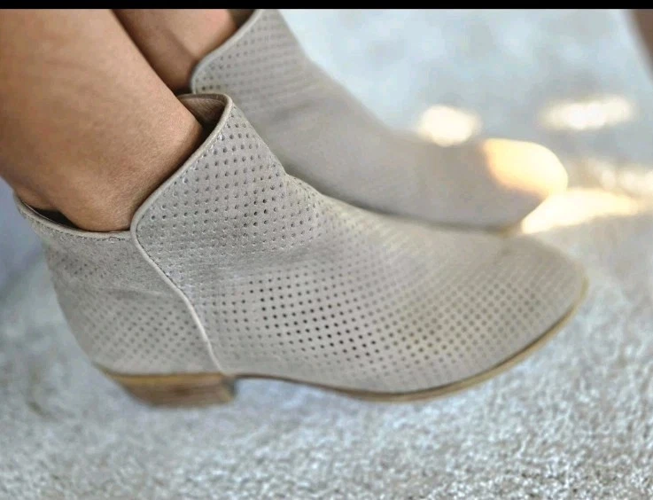 Botines de gamuza perforada Lucky Brand con cremallera para mujer talla 8 zapatos Foto 1 de 4