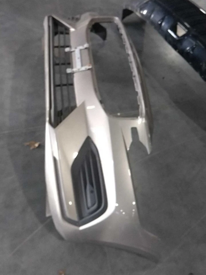 Parachoques delantero sin híbrido con arandelas de faros para Volvo S60 562921 19-23 Foto 1 de 4