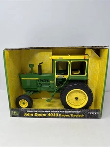1/16 John Deere 4010 Tractor With Hiniker Cab Collector Edition. New - Picture 1 of 8