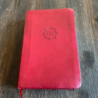 Holy Bible Giant Print NKJV Burgundy Leathersoft Imitation Leather Personal Size - Image 1 of 4