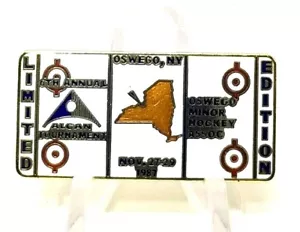 Oswego Minor Hockey Assoc 6 Annual Alcan Tournament Oswego NY Pin Pinback - Bild 1 von 4