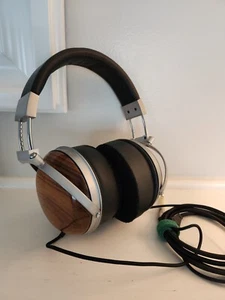 E-MU Teak Headphones w/NON-Removable Cable - Picture 1 of 12