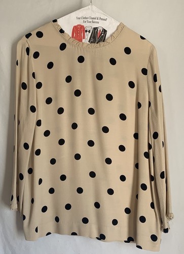 Camicetta a pois Kate Spade. Perfette condizioni. Lungo 24". Vestirsi o scendere.
