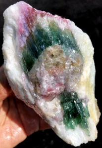 Muestra de piedra áspera cristal turmalina color sandía natural 512 g ia8301 - Imagen 1 de 12