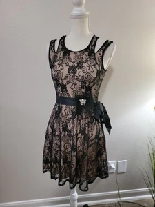 Schwarz Spitze Party Kleid Größe 3 Knielang Fit & Flare Gürtel Cocktail Heimkehr - Bild 1 von 10