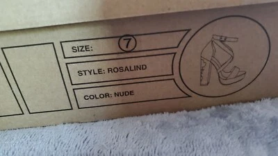 Tacones florales Charlotte Russe talla 7 Foto 1 de 3