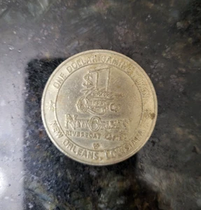 Souvenier Hilton Queen of New Orleans $1 Dollar Gaming Token .68 oz - Picture 1 of 2