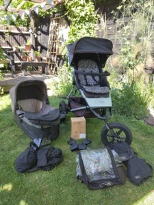 Mountain Buggy Terrain Graphite & Carrycot plus With Lots Off Extras - Picture 1 of 16
