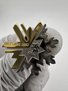 Prendedor Olímpico Copo de Nieve de Oro y Plata Salt Lake City 2002 - Imagen 1 de 7