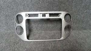 2L29A10 * VW Tiguan 5N Radioblende mit Luftdüsen   5N0858071E - Bild 1 von 6