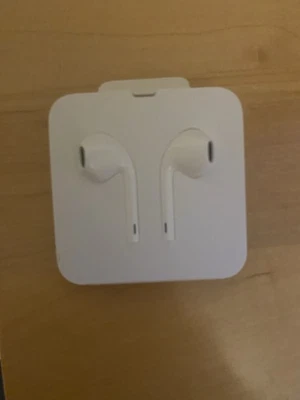 Apple EarPods White Lightning - Image 1 of 4