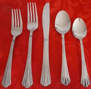 International stainless Symmetry Freemont 5 piece place setting NM polished - Picture 1 of 6