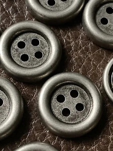 Satin Silber Kunststoff Metall Effekt Knöpfe 4 Loch 21 mm 20er Pack - Bild 1 von 2