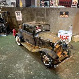 1932 Ford Deuce Coupe’- Barn Find Cars - 1:24 DIECAST - Franklin Mint Weathered - Picture 1 of 11