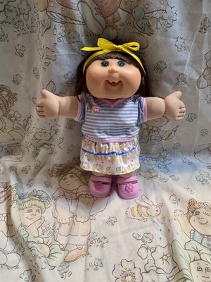 Cabbage Patch Kids HM19 Jakks Ice Cream girl brown hair green eyes - Image 1 of 4