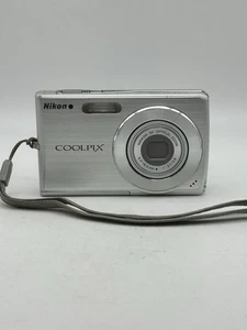 Nikon COOLPIX S200 7.1MP Digitalkamera silber ungetestet sehr gepflegt - Bild 1 von 14