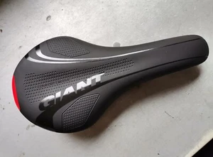 GIANT COMFORT GROOVE SADDLE SEAT MTB CITY TOURING BIKE BLACK RED BY SELLE ROYAL - Picture 1 of 8