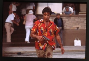 Al Pacino Scarface bloodied gangster holding gun Camera Original Transparency - Imagen 1 de 1