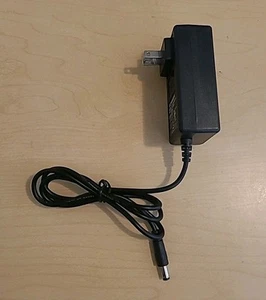 Chargeur Mod. FCA135-252010 pour masseur DARKIRON EM31 IN:120V~1A sortie:25.2V 1A - Photo 1 sur 5
