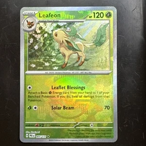 2025 Pokemon Prismatic Evolutions Leafeon Poke Ball Reverse Holo 5/131 - Foto 1 di 3