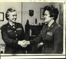 1970 Press Photo Colonel Elizabeth Hoisington, Colonel Anna Mae Hays, U.S. Army