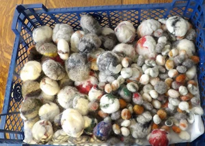 Guijarros de fieltro, decoración hecha a mano, paquete mixto de colores y tamaños, lana suave y seda - Imagen 1 de 12