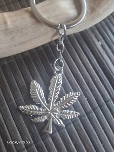 Porte clef feuille de cannabis - métal Argenté - longueur 10 cm. - Imagen 1 de 3