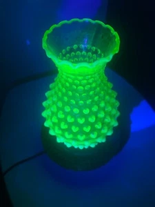 FENTON VASELINE GLAS SEHR ALT UND VERZIERT MESSING KOCHNAGEL OPALISIERENDE LAMPE (1-2) - Bild 1 von 13