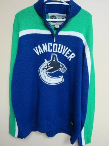 Heavy Knit Vancouver Canucks Pullover Sweater - Large Cover