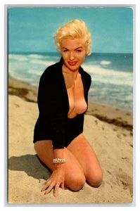Risque Pinup RPPC ~ Bathing Beauty at the beach ~ Marilyn Monre Look alike - Picture 1 of 2