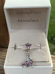 Charm Castello Vacanze Parchi Disney dal 2019 con scatola - Foto 1 di 16