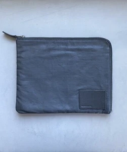 Allsaints étui de voyage rembourré pour tablette iPad denim ciré et cuir tous les saints - Photo 1/10