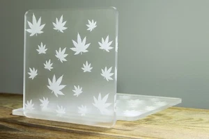 Montaña rusa de hojas de cannabis | montaña rusa de marihuana grabada transparente CBD - Imagen 1 de 4