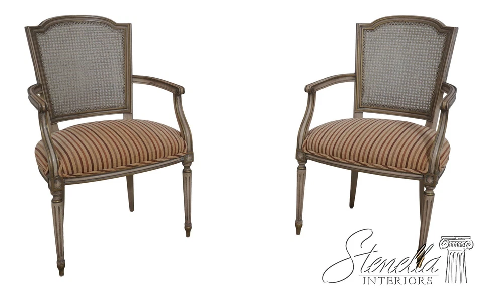 70564: Par de sillones italianos con acabado pintado con respaldo de caña Foto 1 de 4