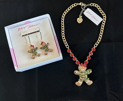 ¡Nuevo! Juego de pendientes de acrílico con pan de jengibre de Navidad Betsey Johnson Foto 1 de 4