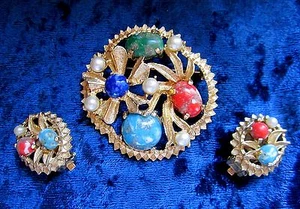 Very Bold 1970's Sarah Coventry Brooch With Matching Clip on Earrings - Picture 1 of 2