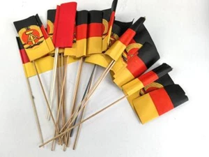 DDR, 16 Fähnchen, Länge des Stiel 30cm - Picture 1 of 4