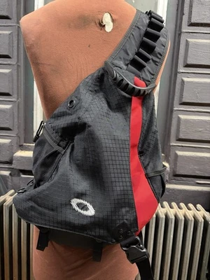 Paquete de bolsa táctica Oakley Sandbag Sling negro/rojo logotipo EXC.! Foto 1 de 4