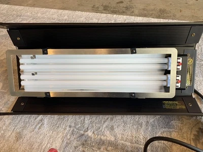 Kino Flo Diva-Lite 201 Two Light Kit + Hard Case Bulbs + Flozier  - Image 1 of 4