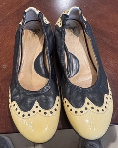 John Fluevog Arabella Black Yellowish Cream Patent Leather Ballet Flats Sz 11 - Picture 1 of 9